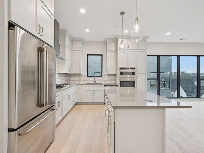 2867 Kobuk Drive, Unit 404, Columbus, OH 43228 Photo 8