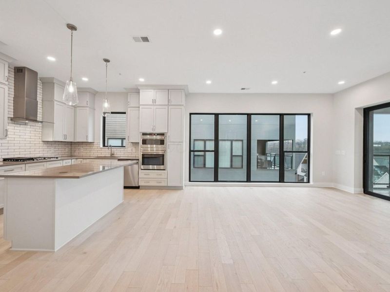 2867 Kobuk Drive, Unit 404, Columbus, OH 43228 Photo 9