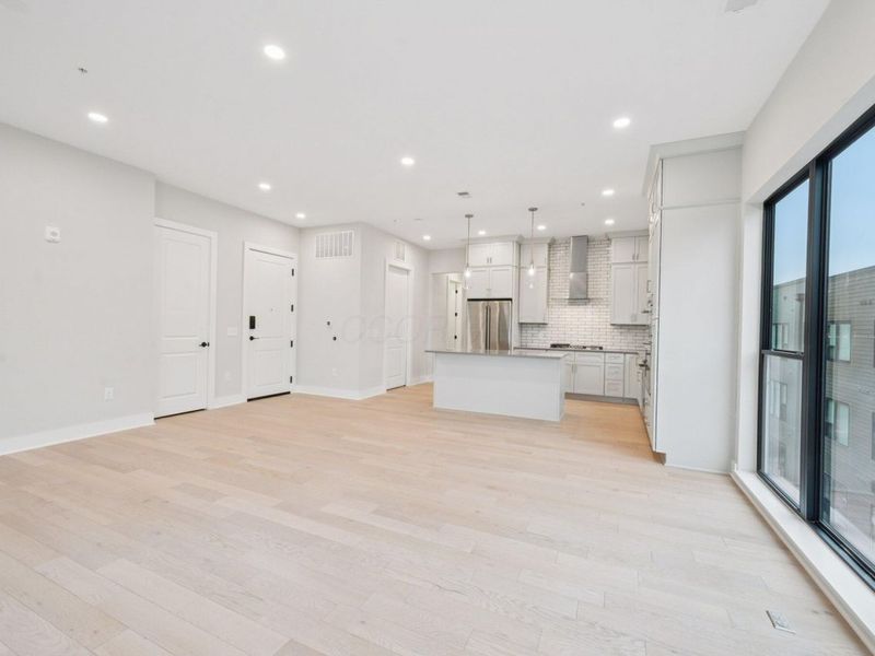 2867 Kobuk Drive, Unit 404, Columbus, OH 43228 Photo 9