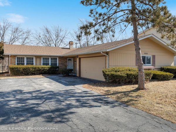 1053 S Finley Road , Lombard, IL 60148