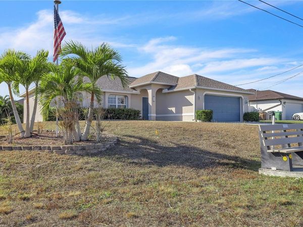916 NE 4TH PLACE , CAPE CORAL, FL 33909