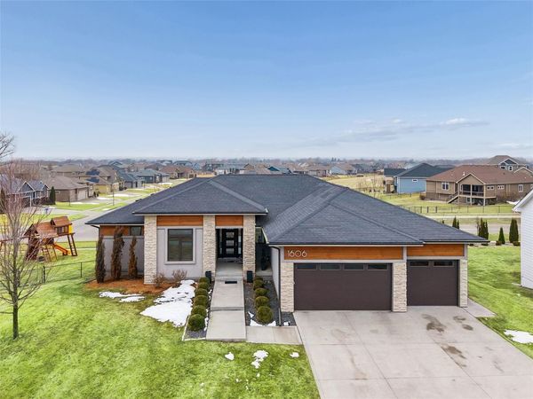 1606 NE Hillside Court, Ankeny, IA 50021