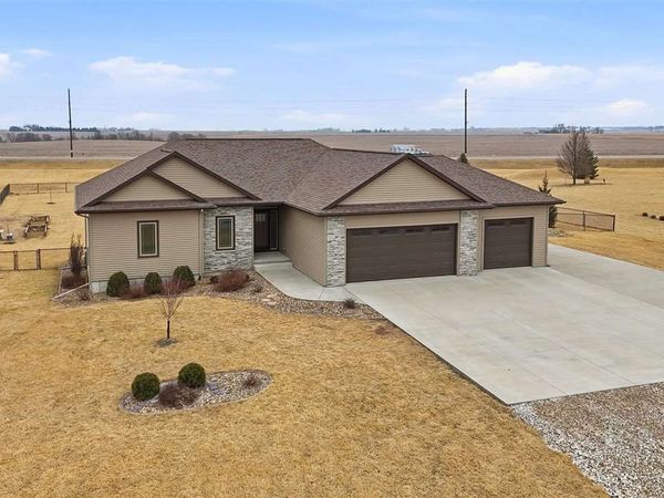 2463 219th Blvd, Washington, IA 52353