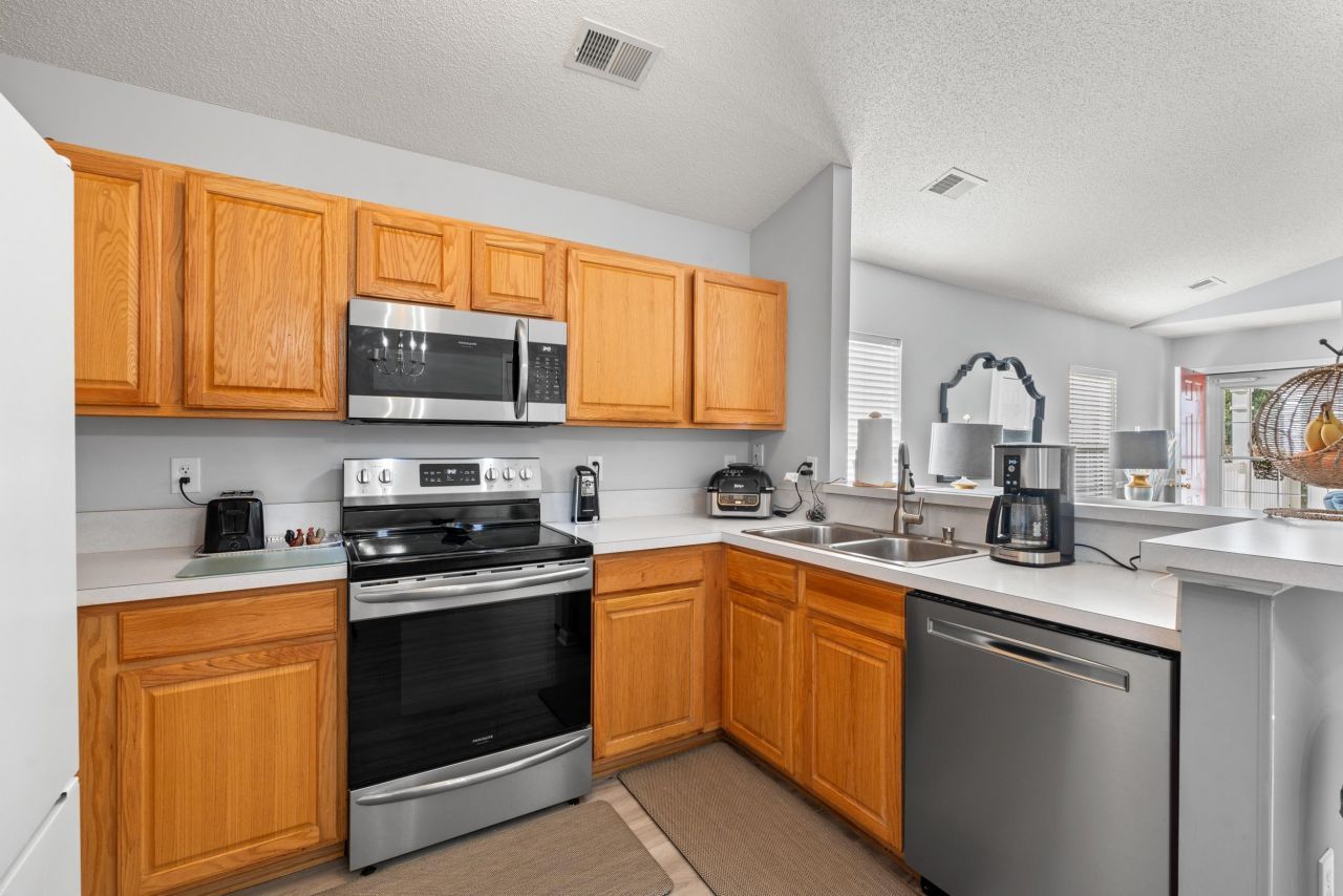 4603 Hidden Creek Ln. Photo 10