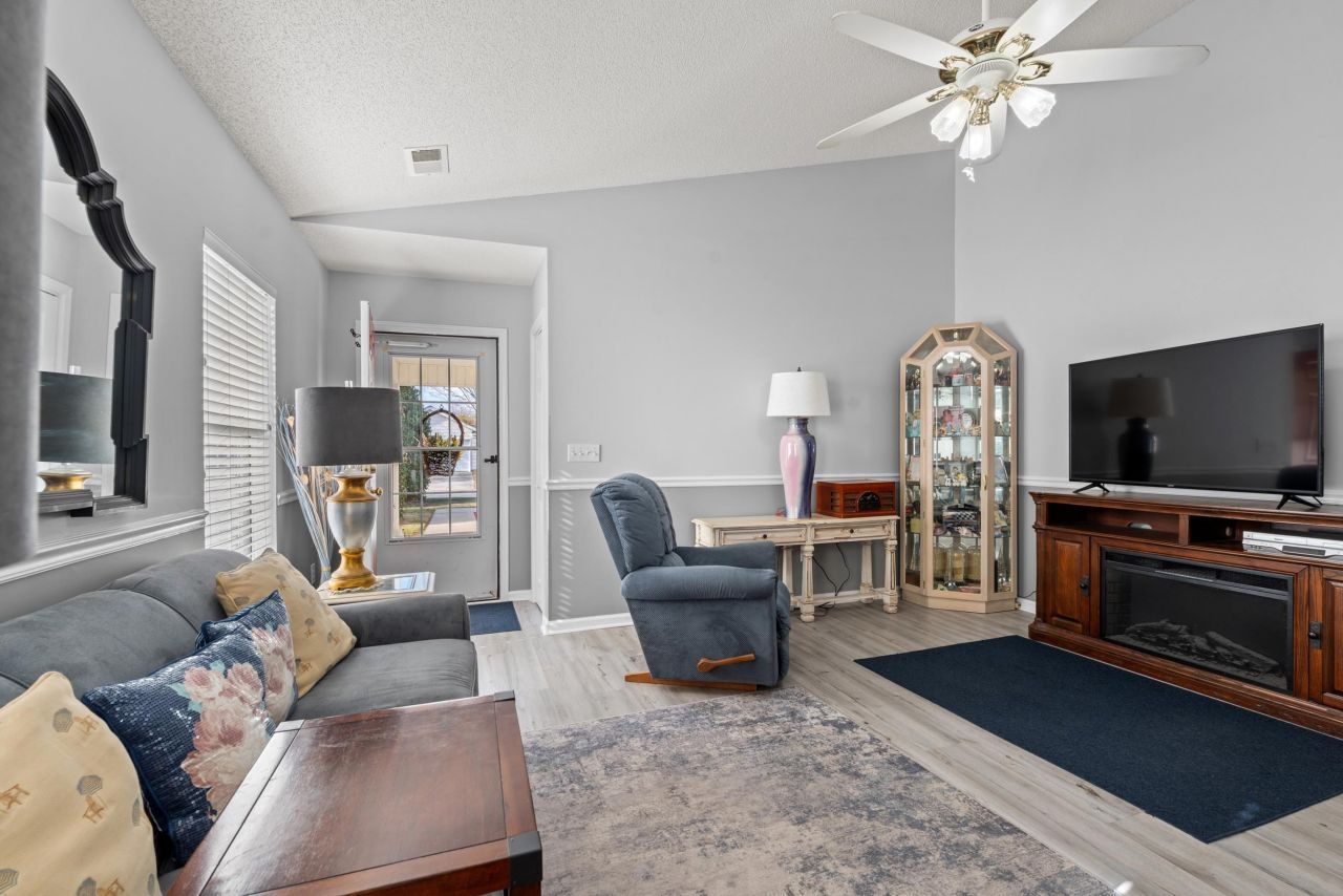 4603 Hidden Creek Ln. Photo 7