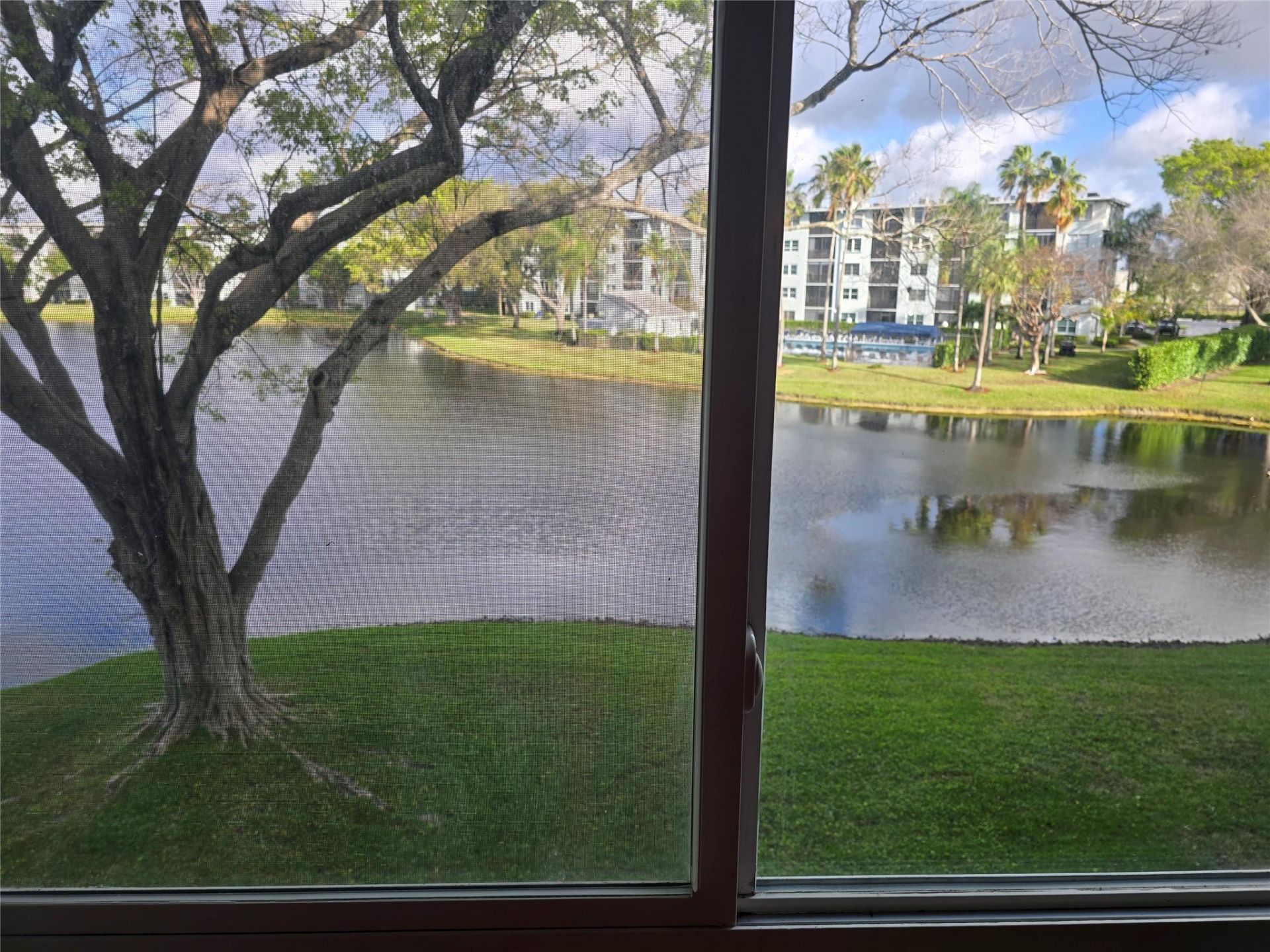 2104 S Cypress Bend Drive, Unit 301, Pompano Beach, FL 33069 Photo