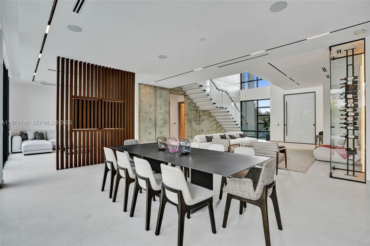 1379 NE 104th St , Miami Shores, FL 33138 Photo