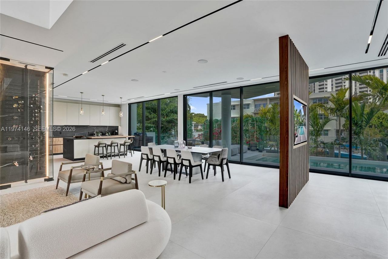 1379 NE 104th St, Miami Shores, FL 33138 Photo