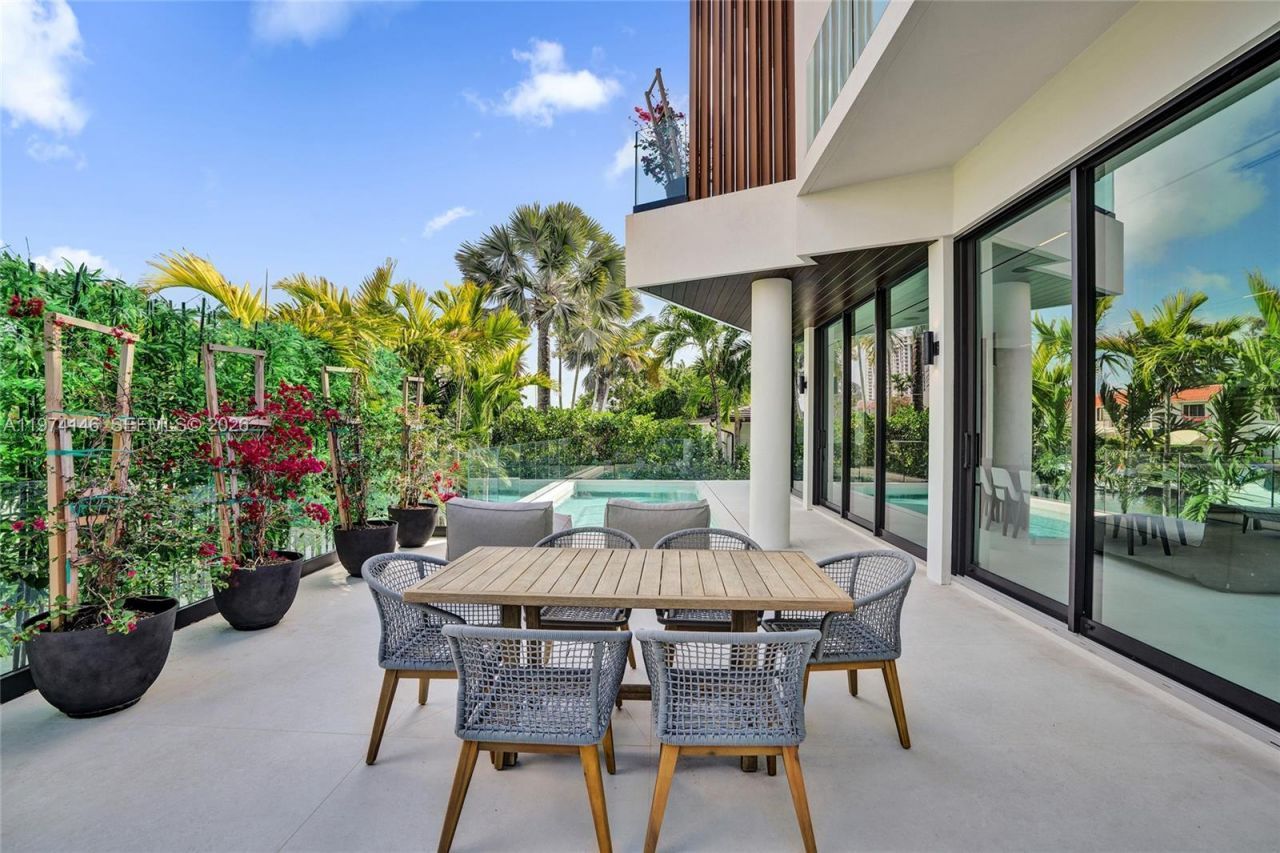 1379 NE 104th St , Miami Shores, FL 33138 Photo