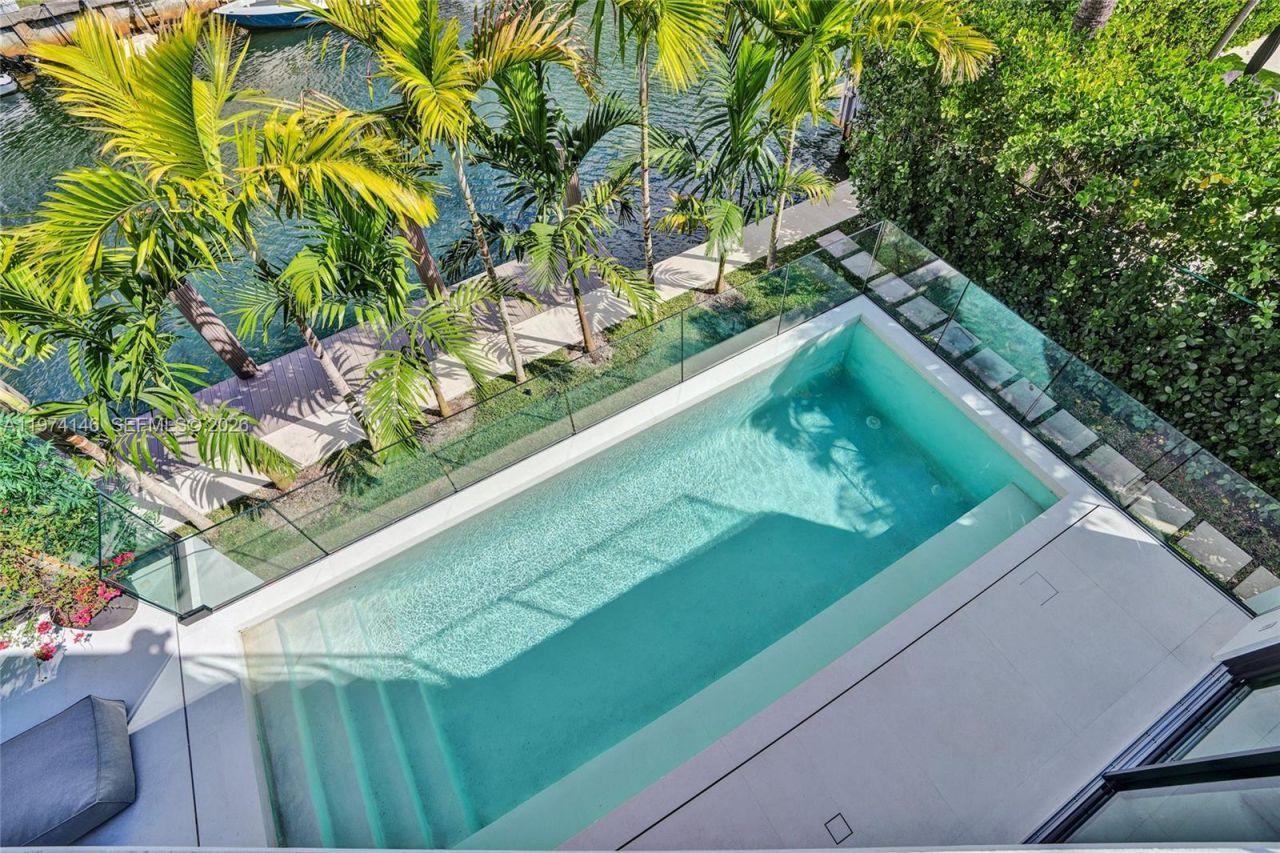 1379 NE 104th St , Miami Shores, FL 33138 Photo