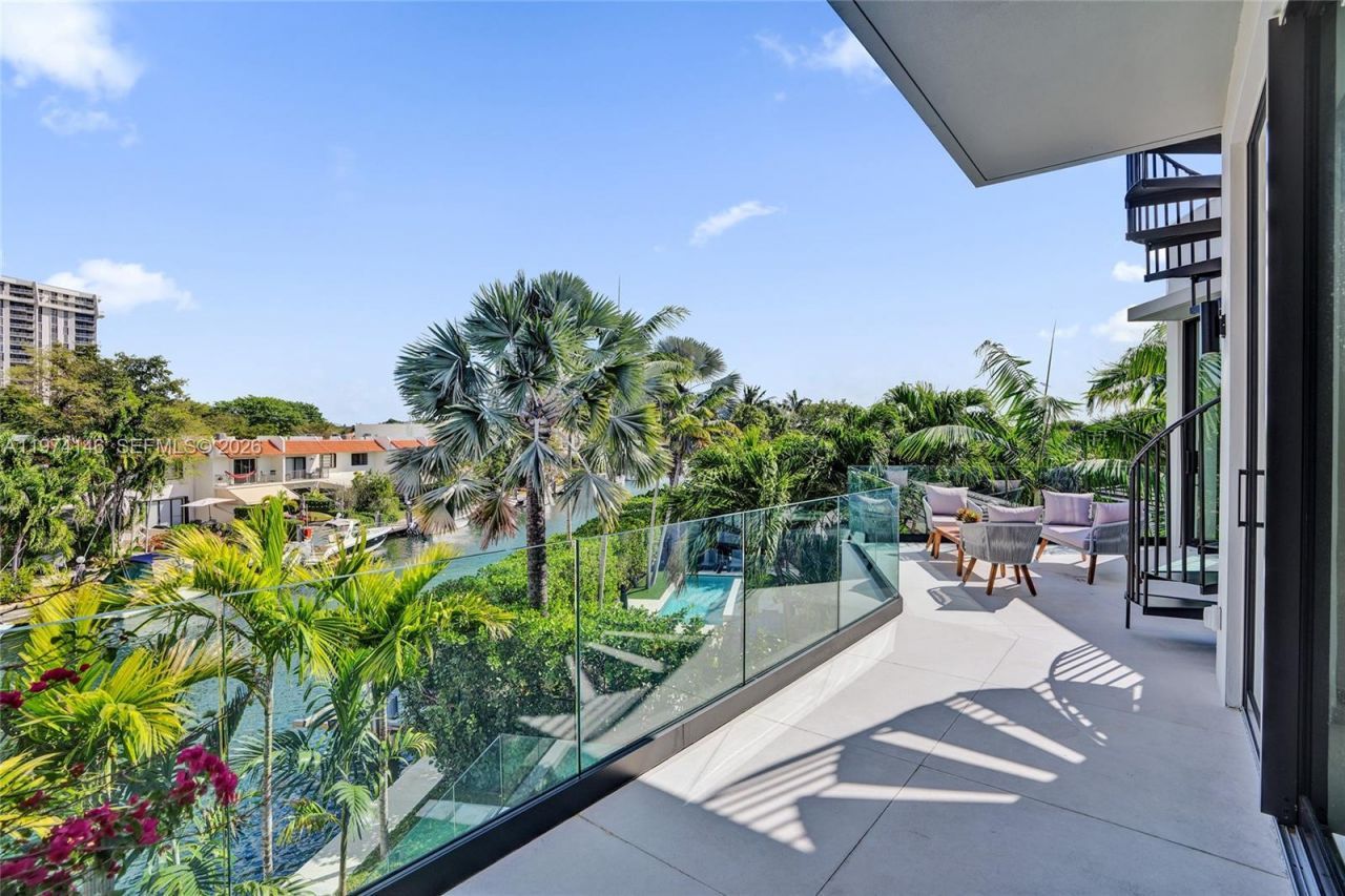 1379 NE 104th St, Miami Shores, FL 33138 Photo