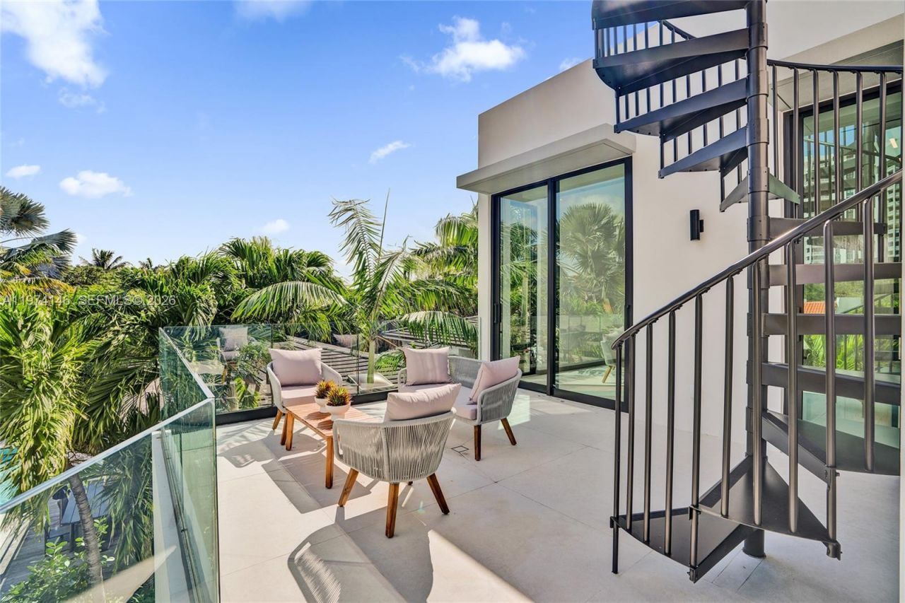 1379 NE 104th St , Miami Shores, FL 33138 Photo