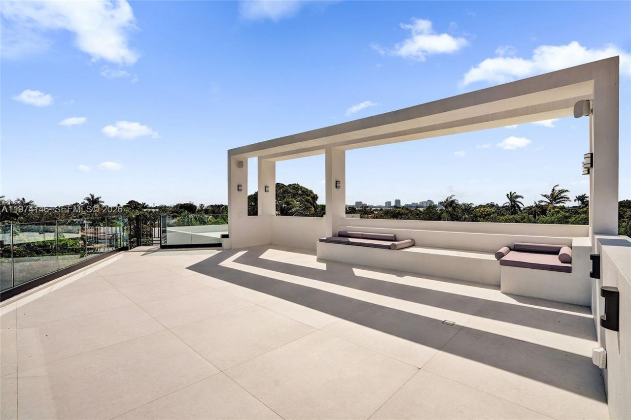 1379 NE 104th St, Miami Shores, FL 33138 Photo
