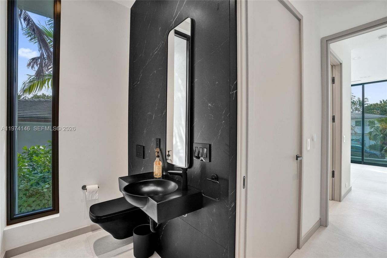 1379 NE 104th St , Miami Shores, FL 33138 Photo