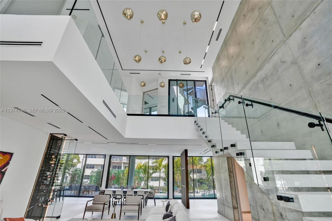 1379 NE 104th St, Miami Shores, FL 33138 Photo