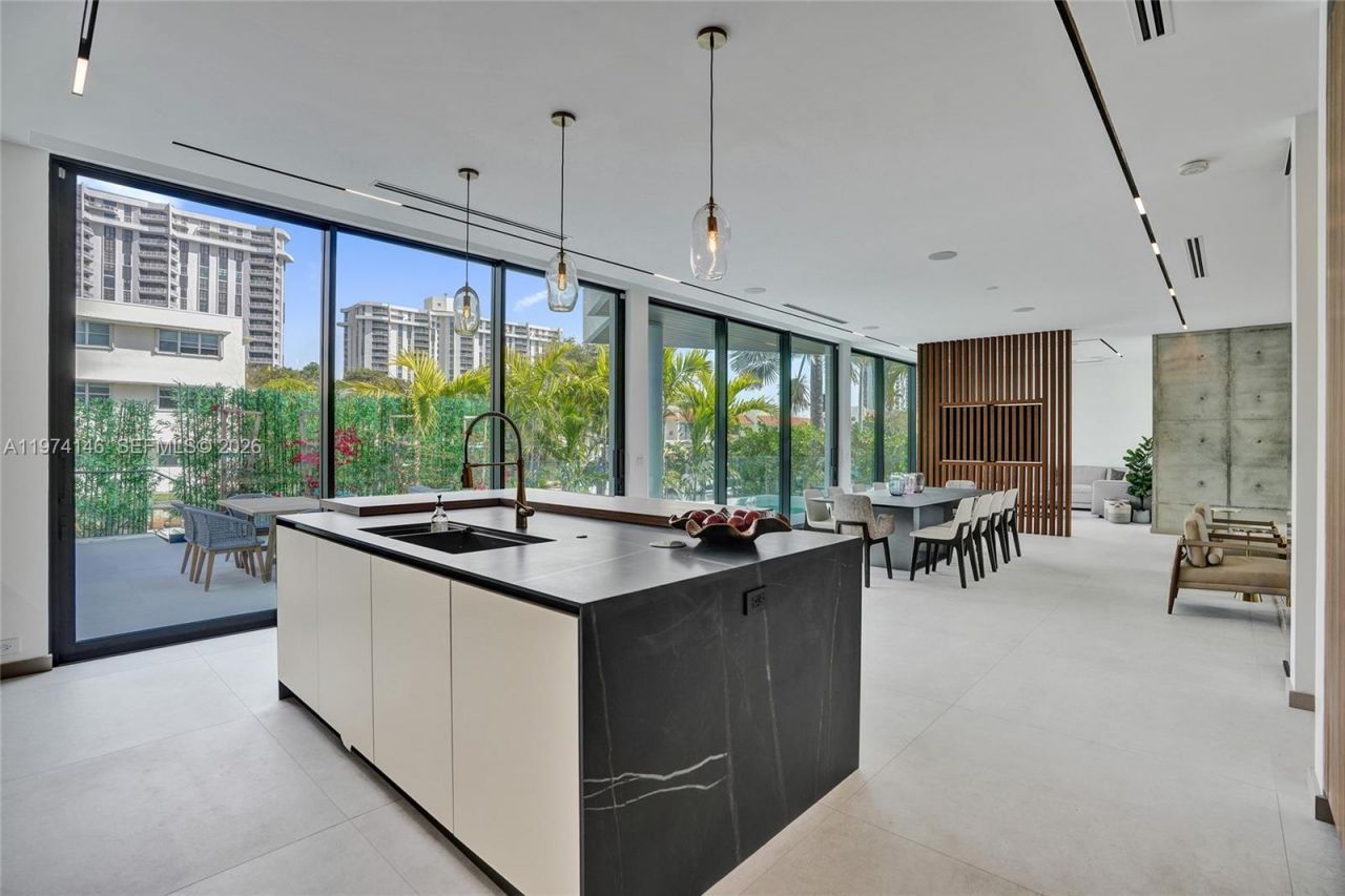 1379 NE 104th St, Miami Shores, FL 33138 Photo