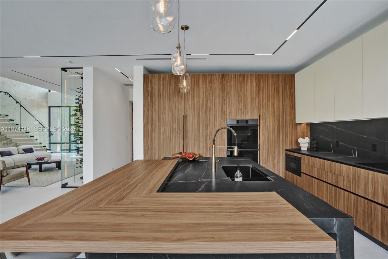 1379 NE 104th St , Miami Shores, FL 33138 Photo