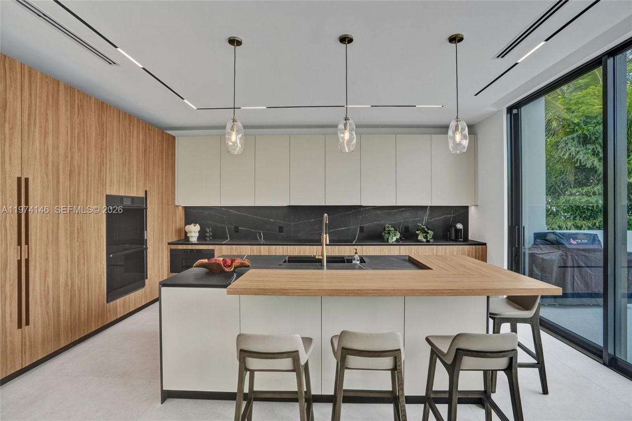 1379 NE 104th St , Miami Shores, FL 33138 Photo