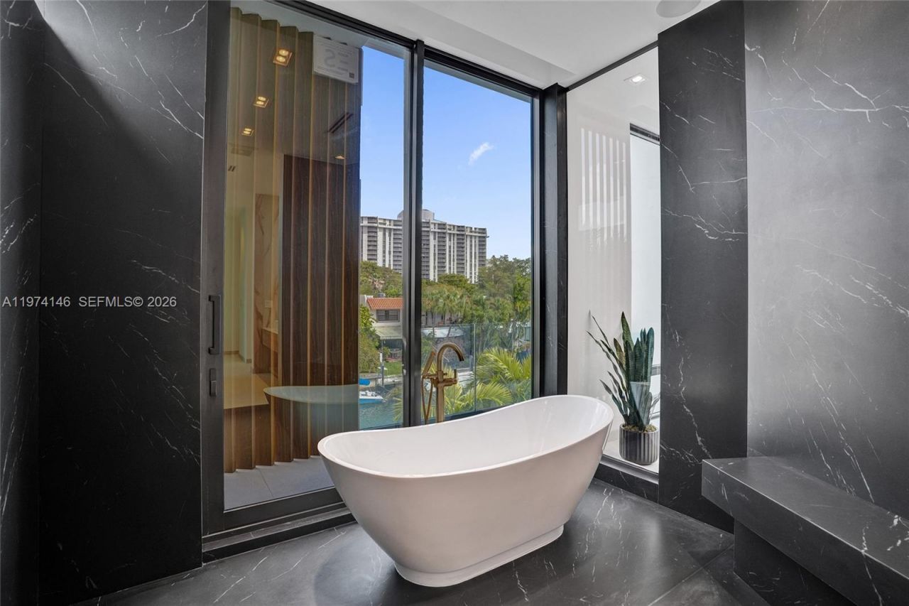 1379 NE 104th St , Miami Shores, FL 33138 Photo