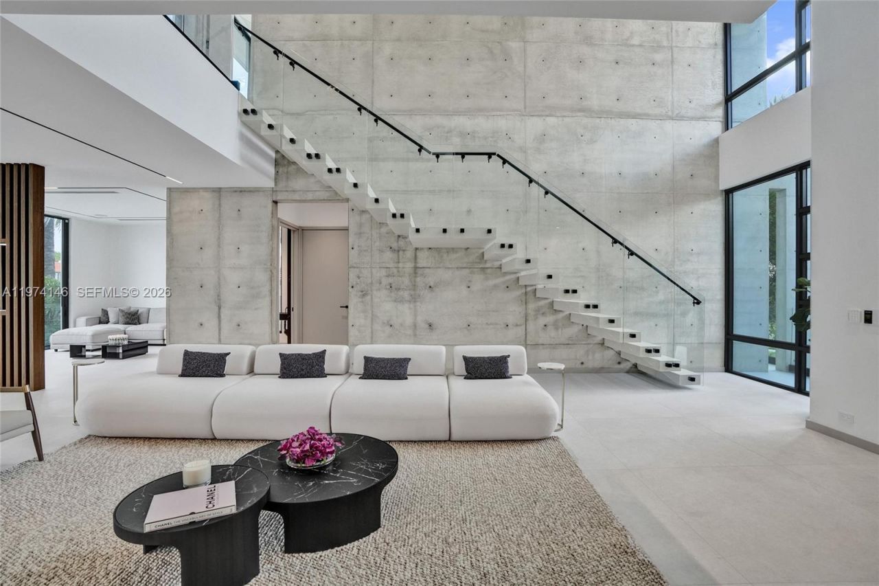 1379 NE 104th St, Miami Shores, FL 33138 Photo