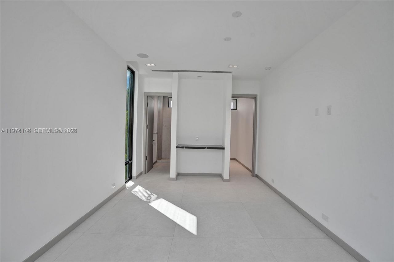 1379 NE 104th St , Miami Shores, FL 33138 Photo