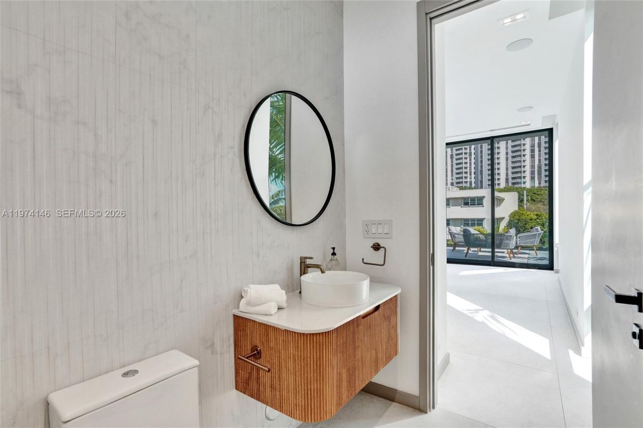 1379 NE 104th St , Miami Shores, FL 33138 Photo