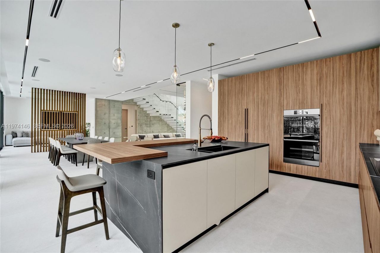 1379 NE 104th St, Miami Shores, FL 33138 Photo