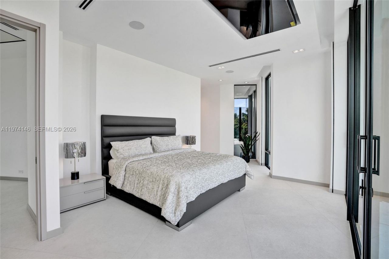 1379 NE 104th St , Miami Shores, FL 33138 Photo