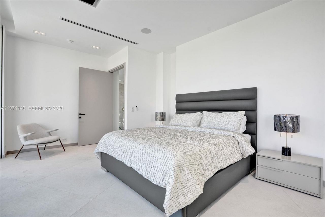 1379 NE 104th St, Miami Shores, FL 33138 Photo