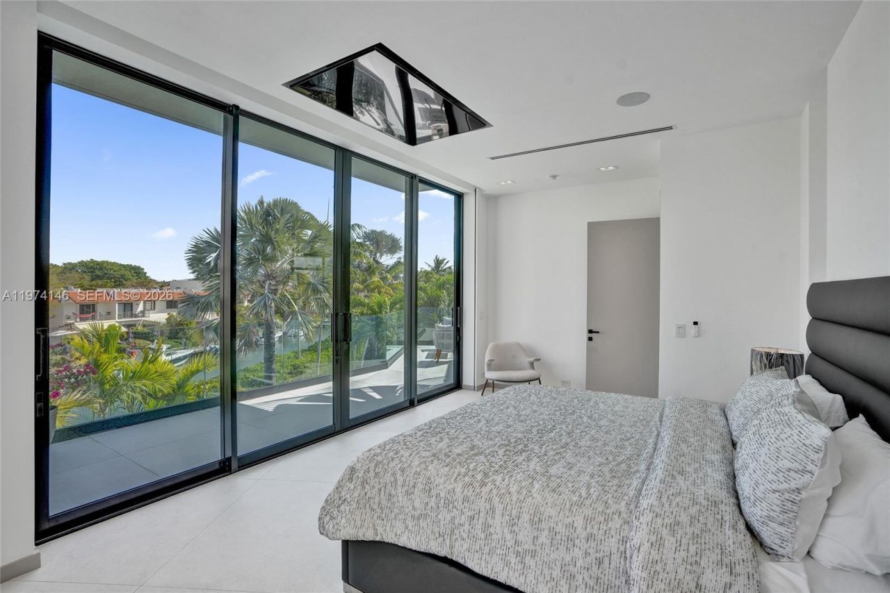 1379 NE 104th St, Miami Shores, FL 33138 Photo