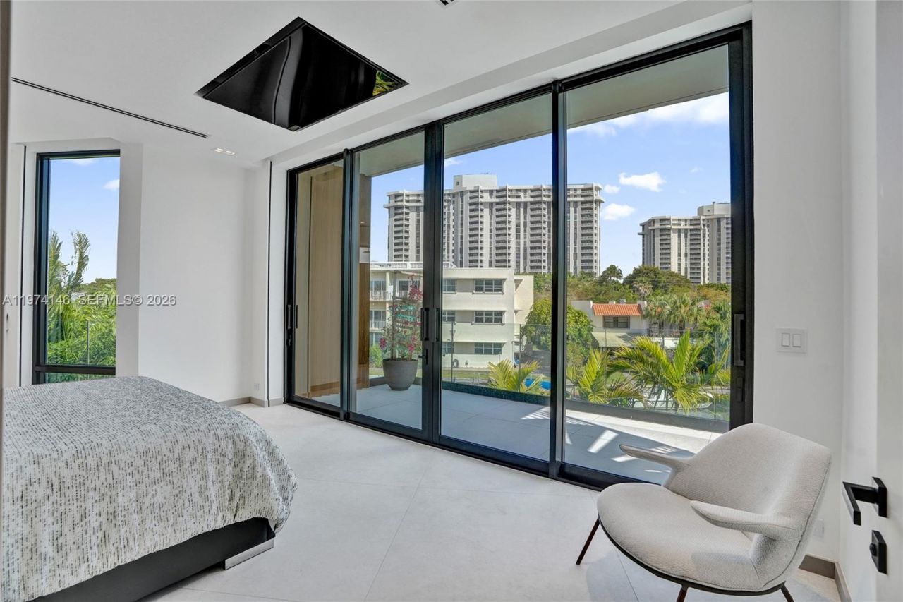 1379 NE 104th St, Miami Shores, FL 33138 Photo