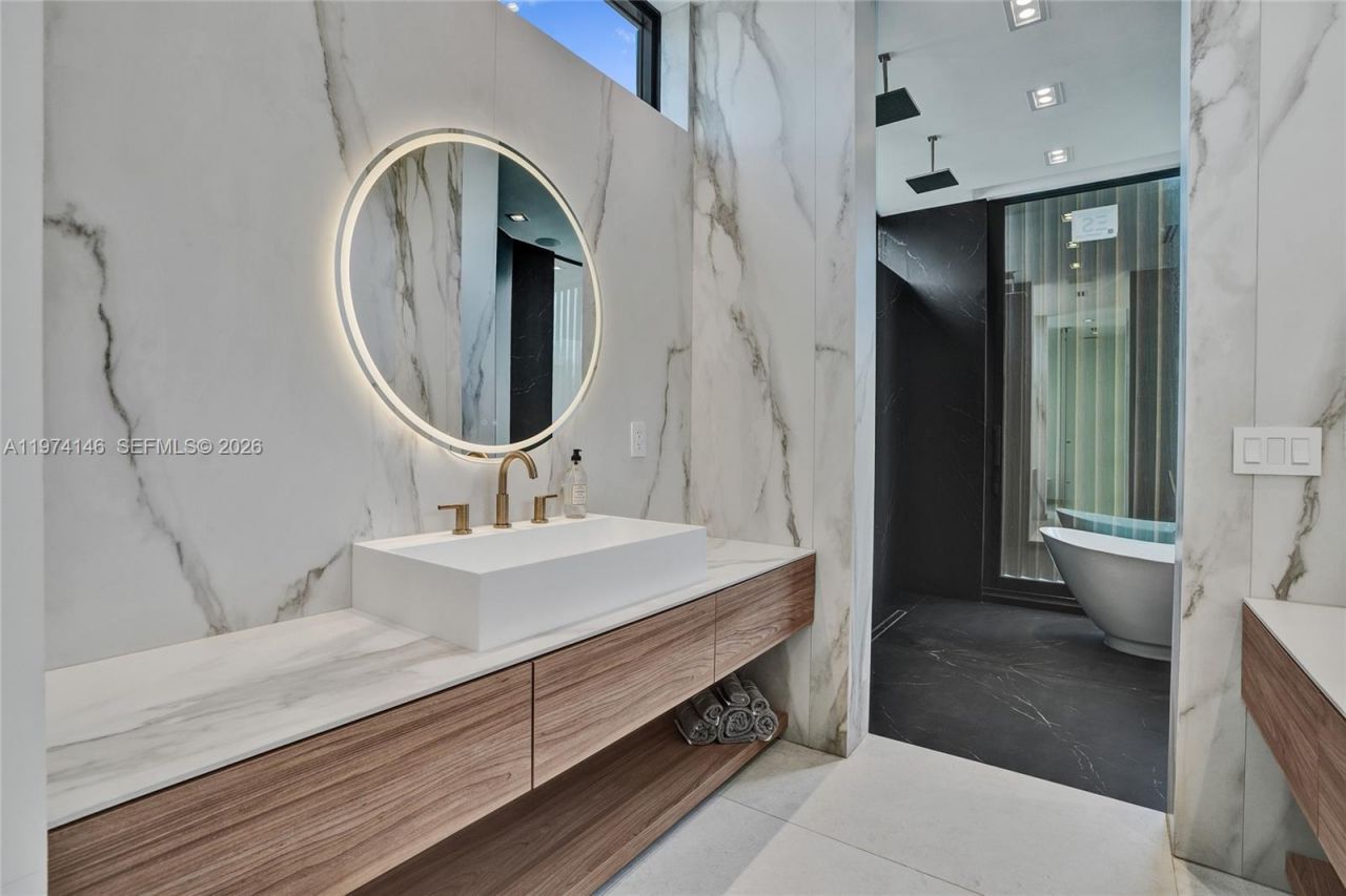 1379 NE 104th St, Miami Shores, FL 33138 Photo