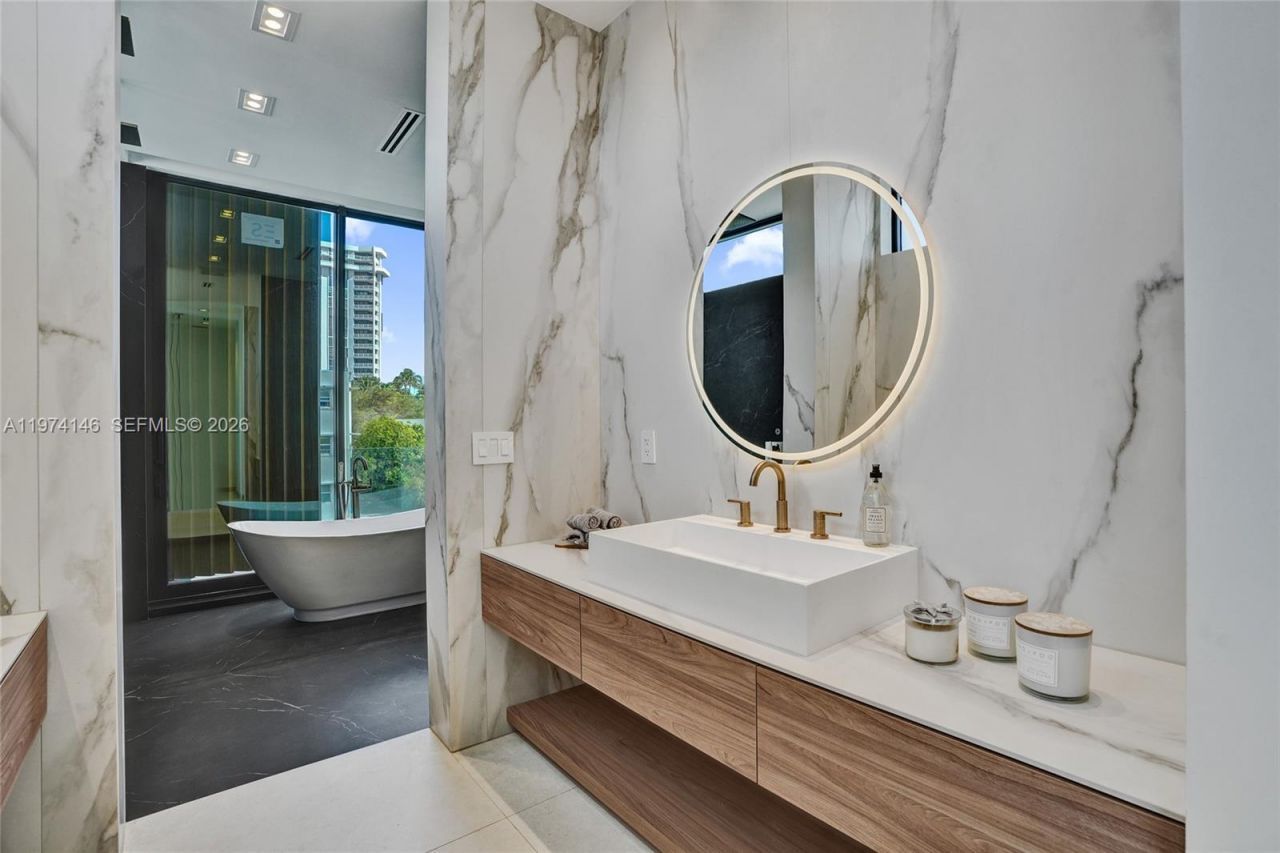 1379 NE 104th St , Miami Shores, FL 33138 Photo