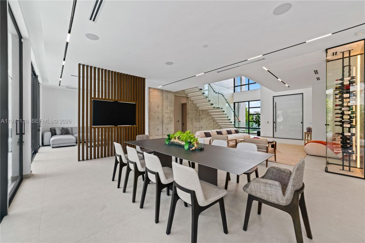 1379 NE 104th St, Miami Shores, FL 33138 Photo