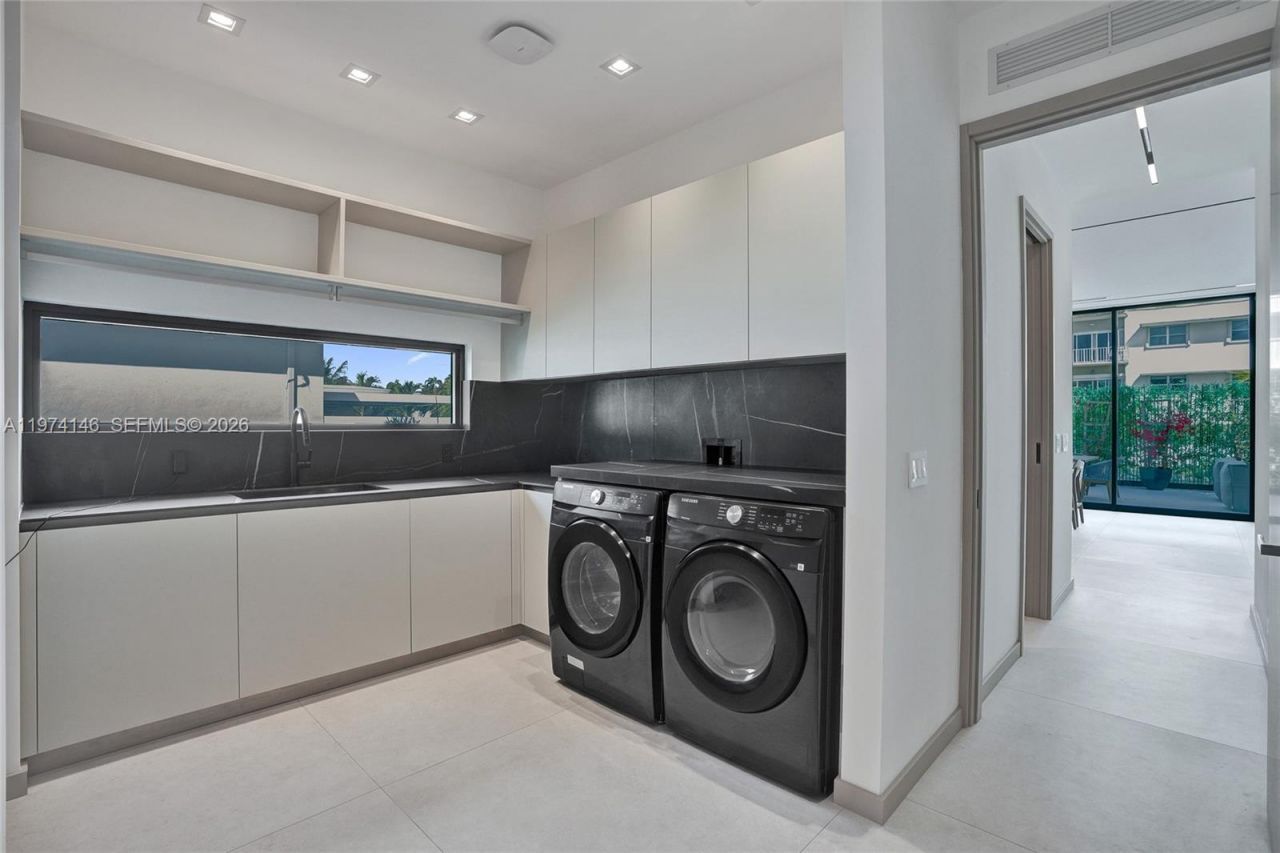 1379 NE 104th St , Miami Shores, FL 33138 Photo