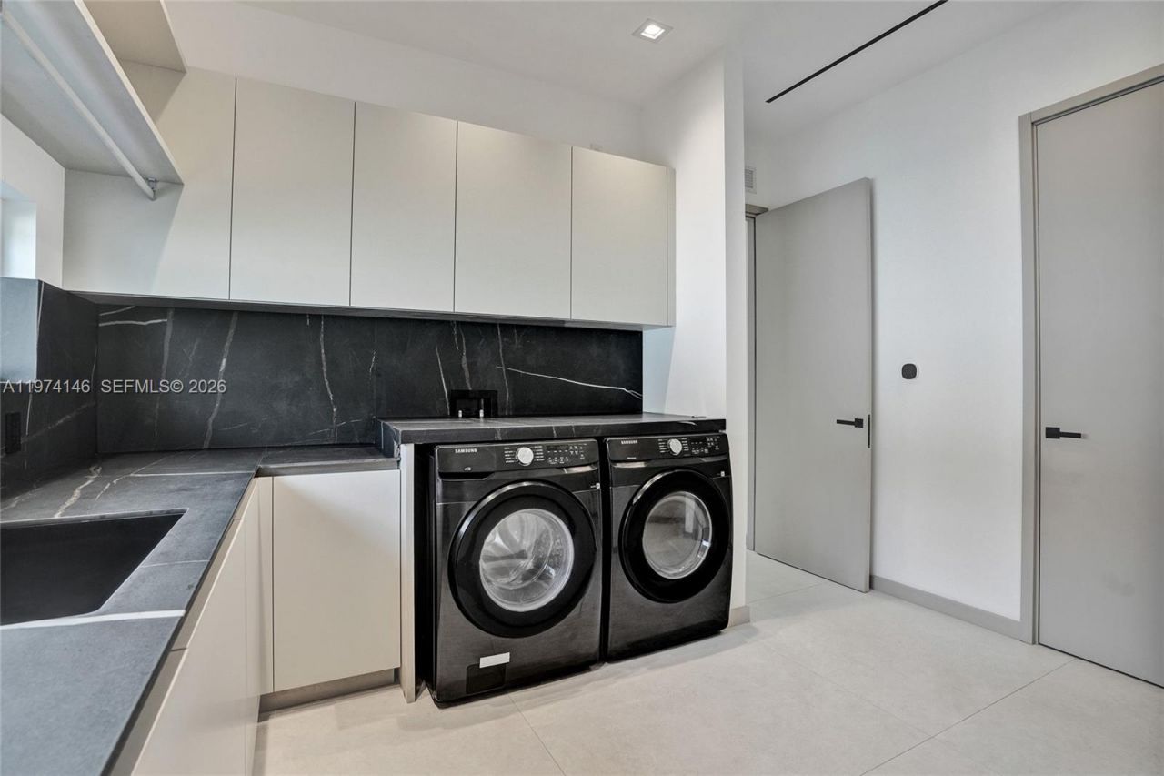 1379 NE 104th St , Miami Shores, FL 33138 Photo