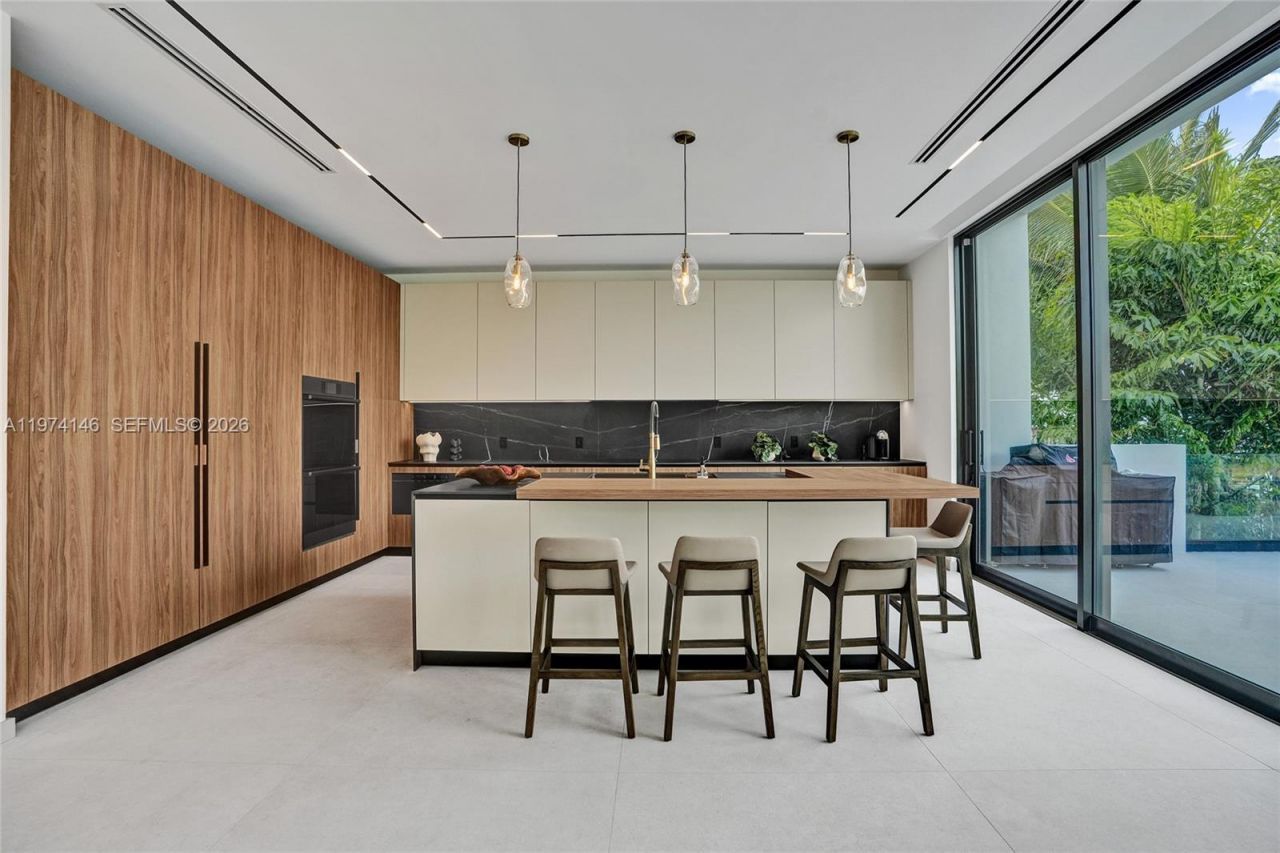 1379 NE 104th St , Miami Shores, FL 33138 Photo