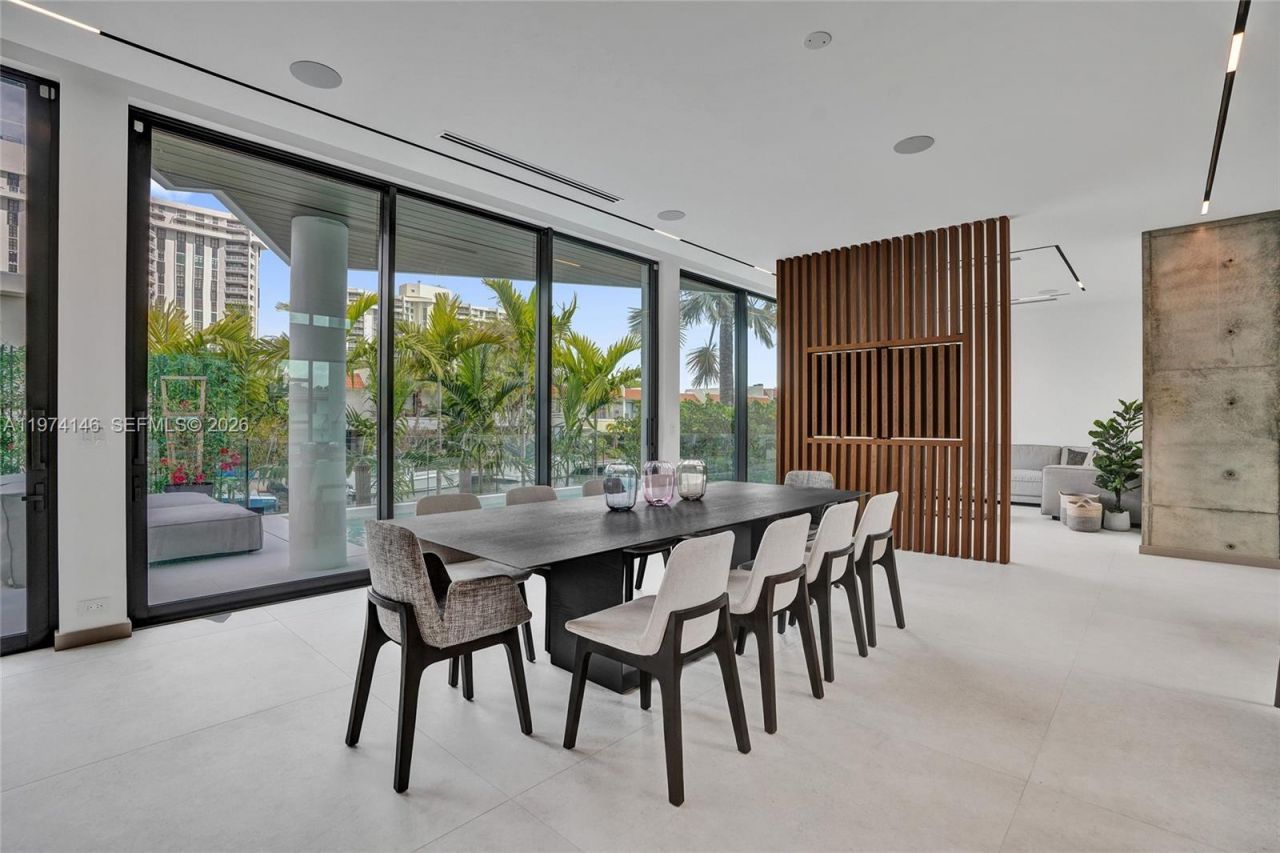 1379 NE 104th St , Miami Shores, FL 33138 Photo