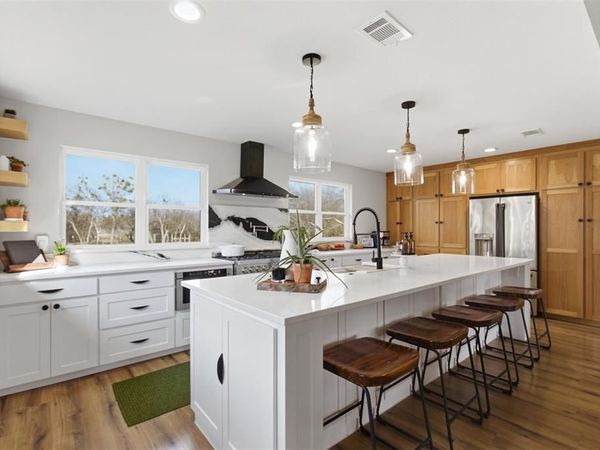 539 N Stewart Street , Jacksboro, TX 76458