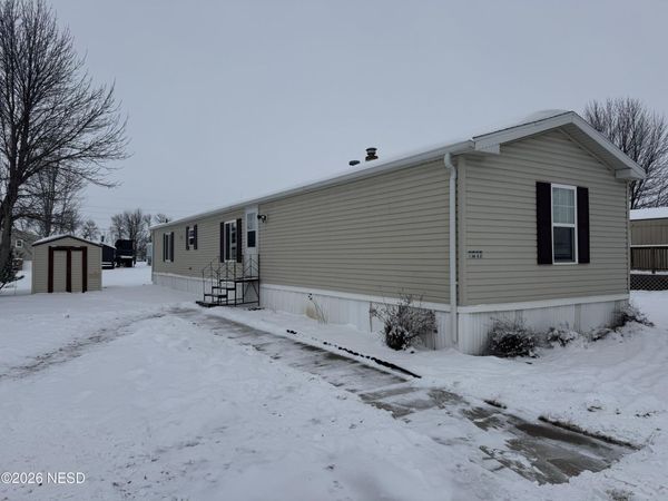 2017 11TH AVENUE SW, Watertown, SD 57201