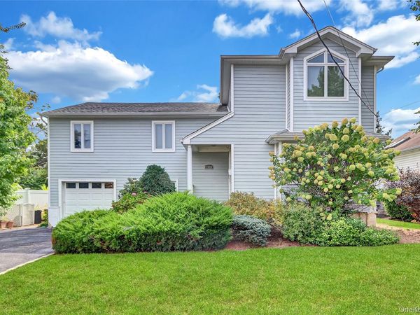 2070 Beverly Way , Merrick, NY 11566