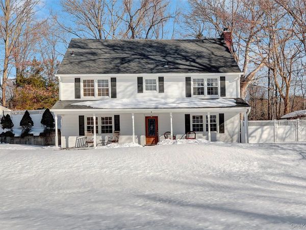 8 Noel Place , Smithtown, NY 11787