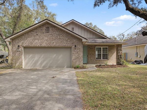 628 Hickory Avenue, Niceville, FL 32578