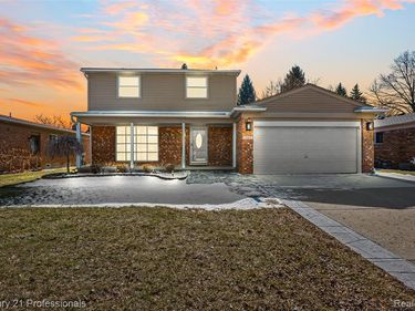 1580 Crimson Drive , Troy, MI 48083