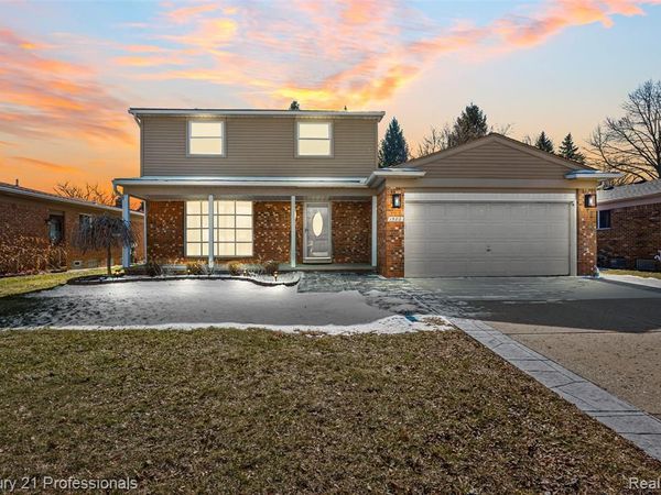 1580 Crimson Drive, Troy, MI 48083