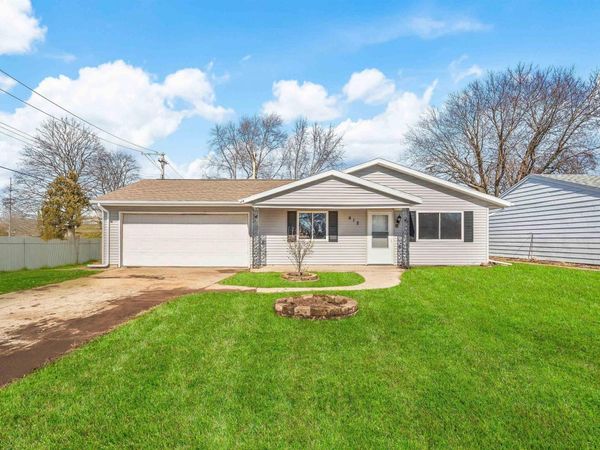 412 E La Salle Avenue, Mishawaka, IN 46545