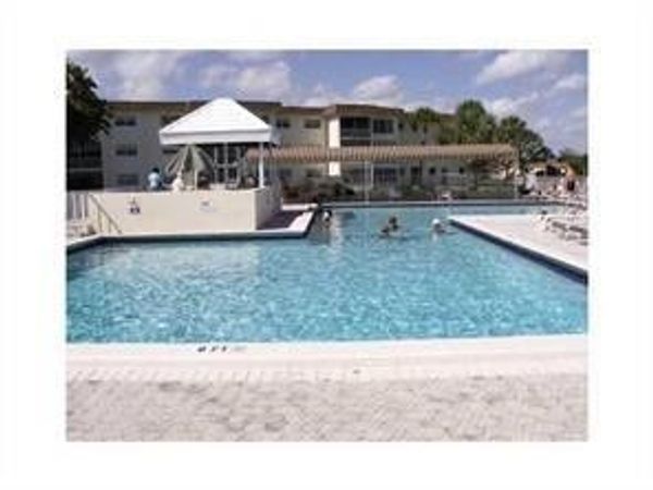 437 SW Natura Ave, Unit F, Deerfield Beach, FL 33441