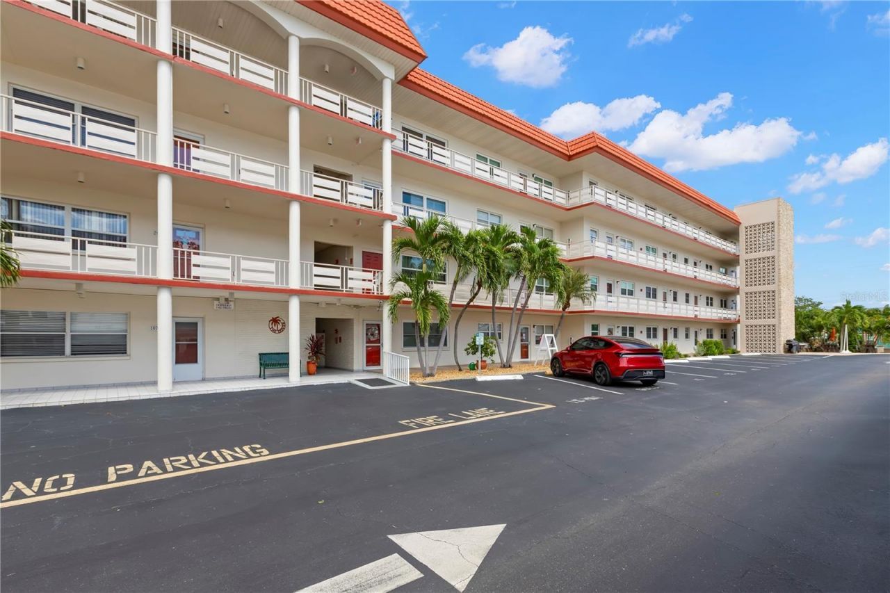 3114 59th Street S, Unit 302, Gulfport, FL 33707 Photo