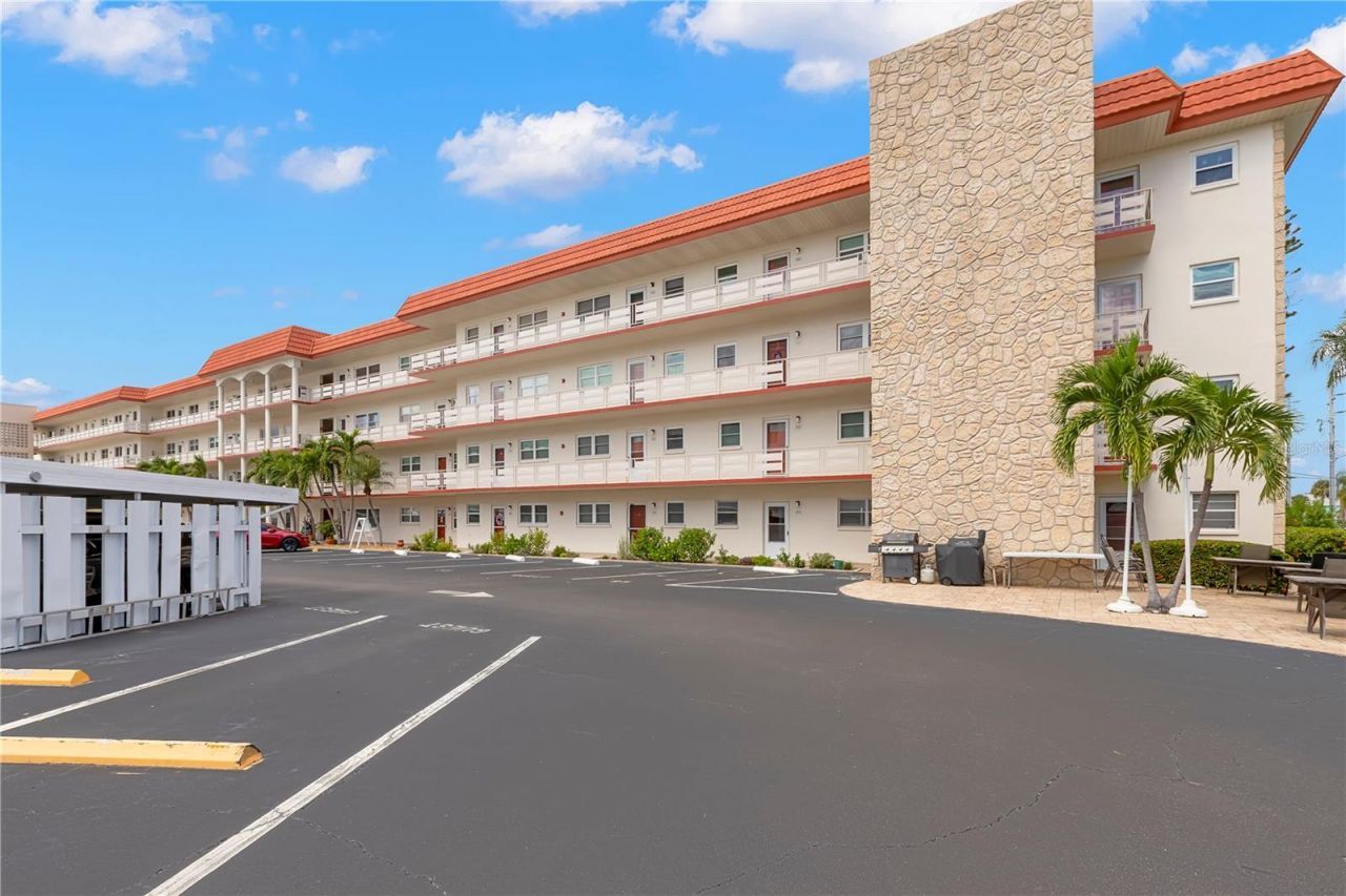 3114 59th Street S, Unit 302, Gulfport, FL 33707 Photo