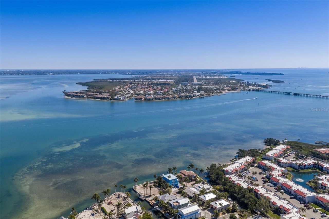 407 20th Place , Bradenton Beach, FL 34217 Photo